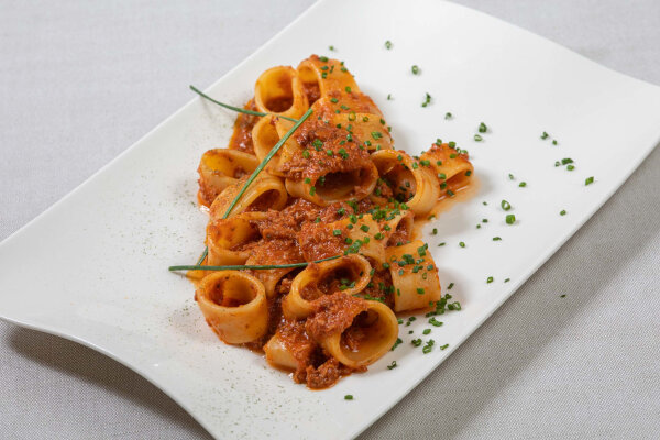 MEZZI PACCHERI AL RAGÙ DI RICCIOLA E MAGGIORANA ...